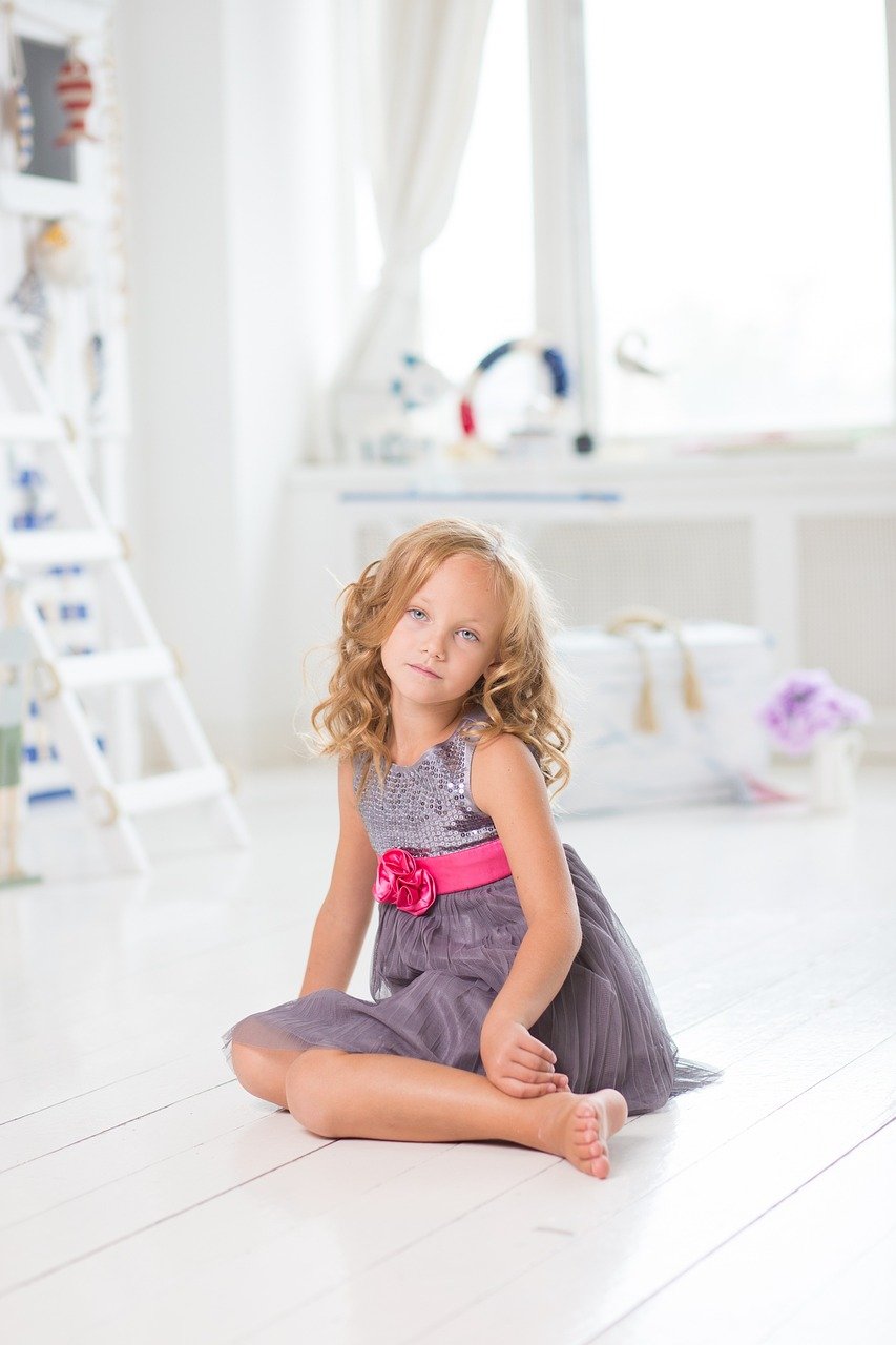 girl, sitting, young-511882.jpg